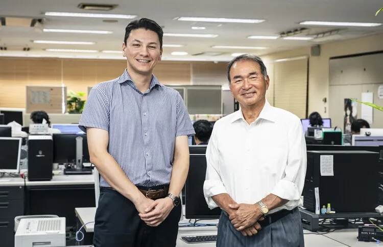 株式会社アイ・ピー・エルの吉川実社長とマーケティング支援会社代表のイルマス玲